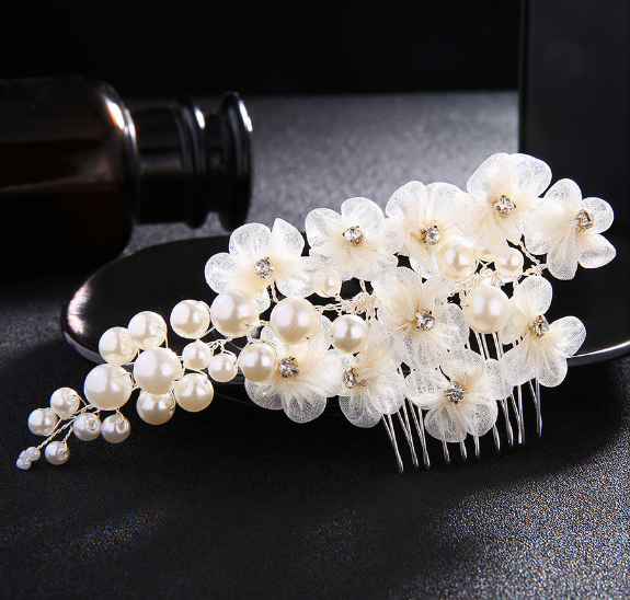 Handmade Bride Hair Comb with Pearl Flower Decoration